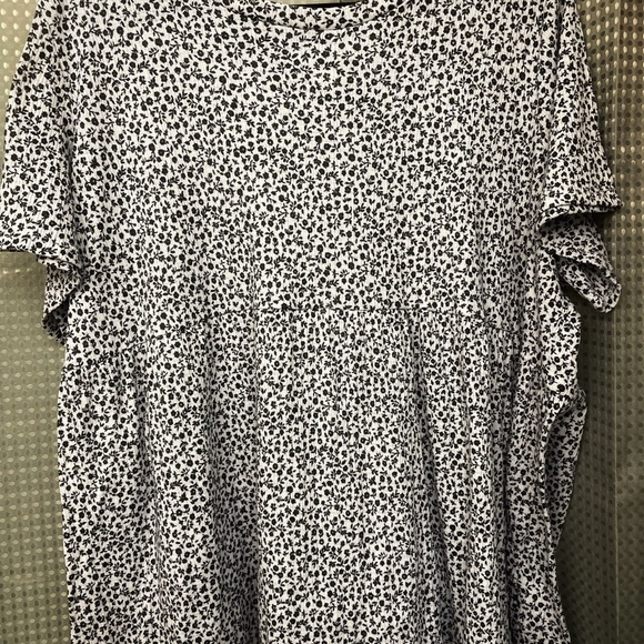 XL Assortment of Ladies XL Tops and Jackets - Picture 7 of 13
